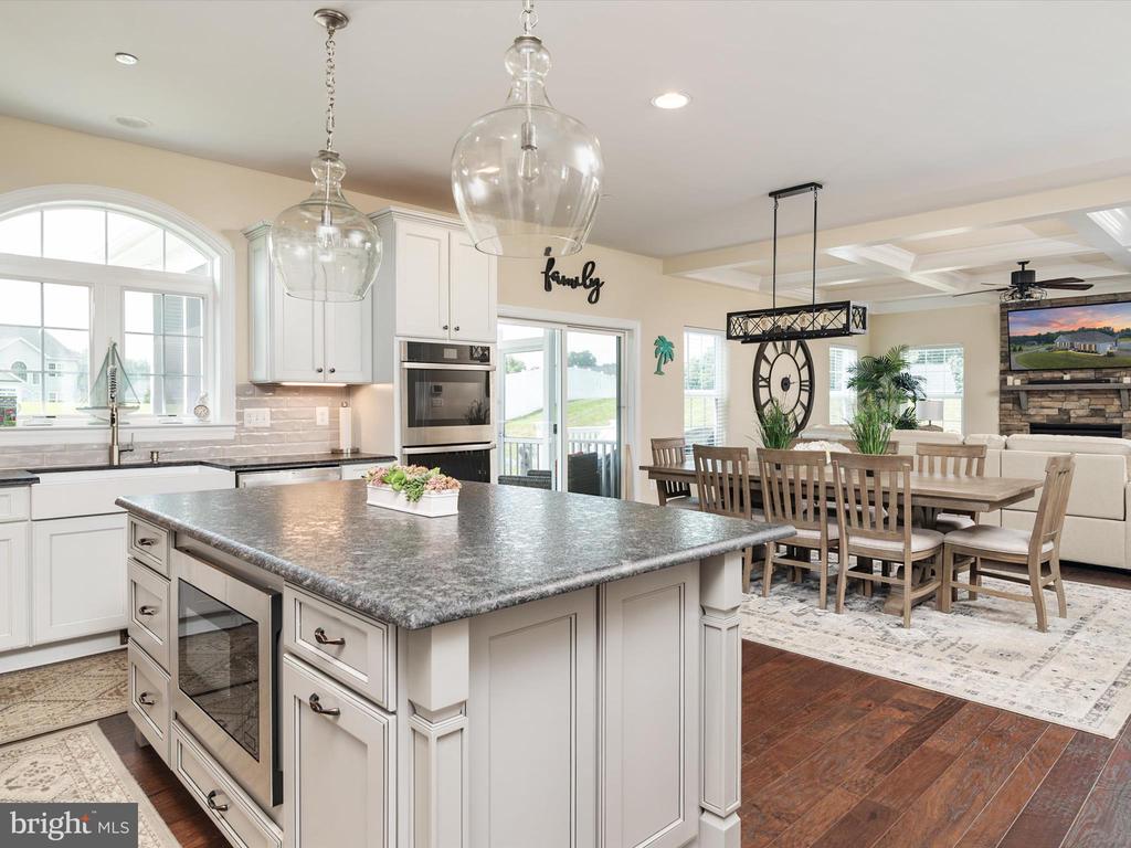 940 PEPPERTREE LANE