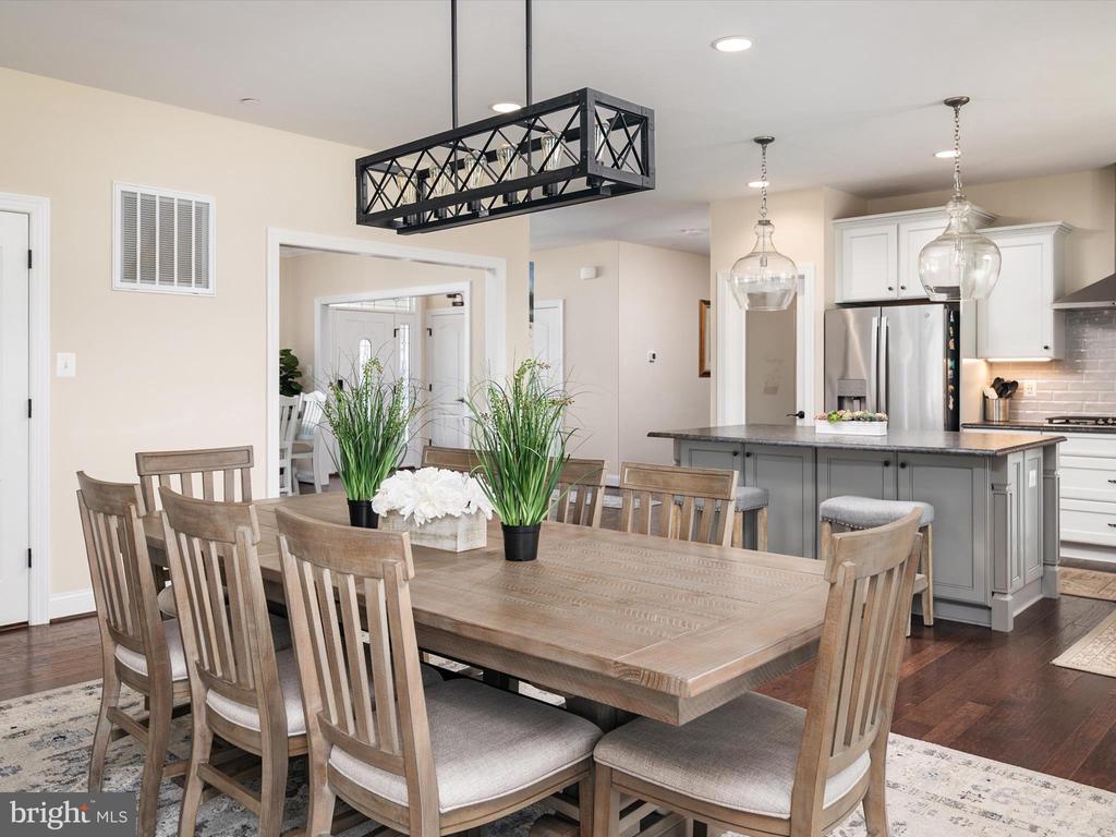 940 PEPPERTREE LANE