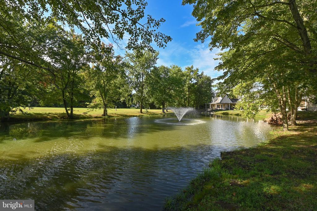 106 POND WAY