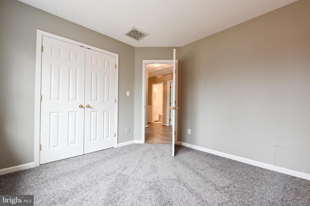 202 AUTUMN LANE