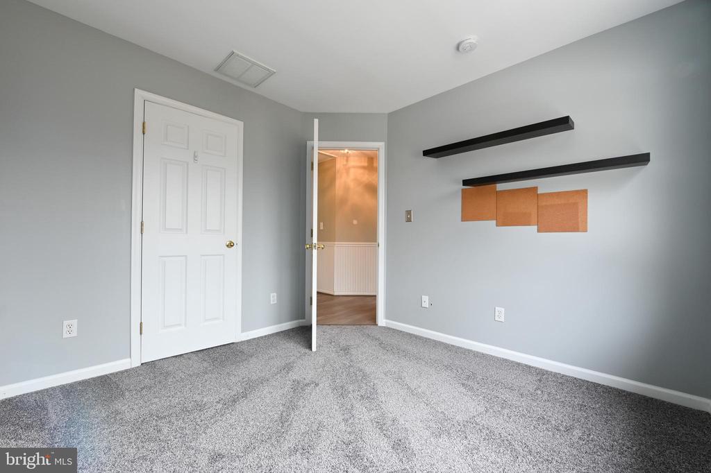 202 AUTUMN LANE