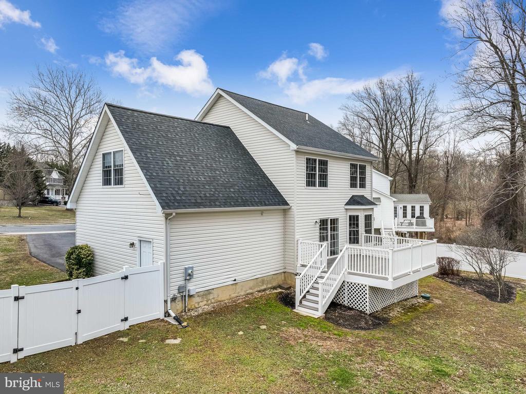 202 AUTUMN LANE