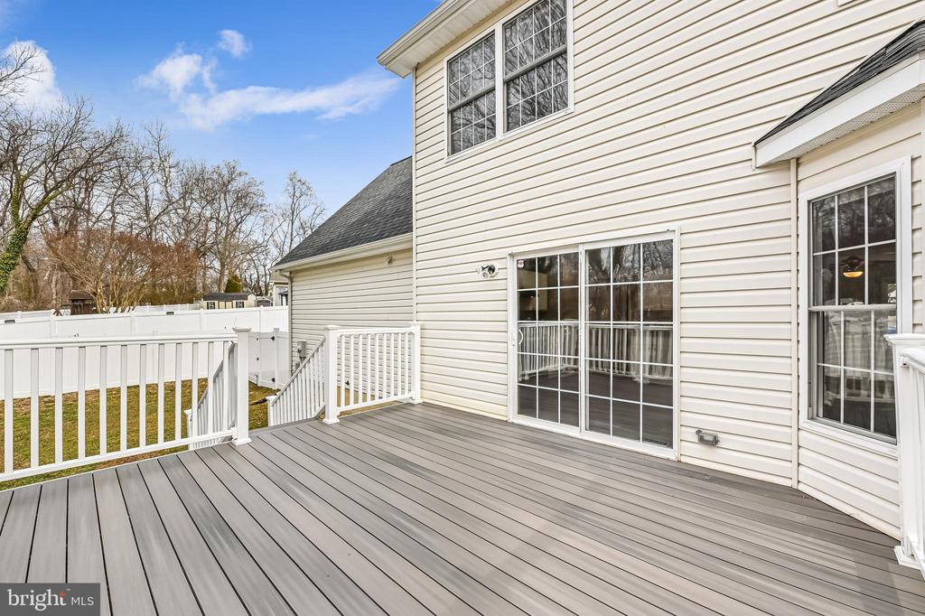 202 AUTUMN LANE