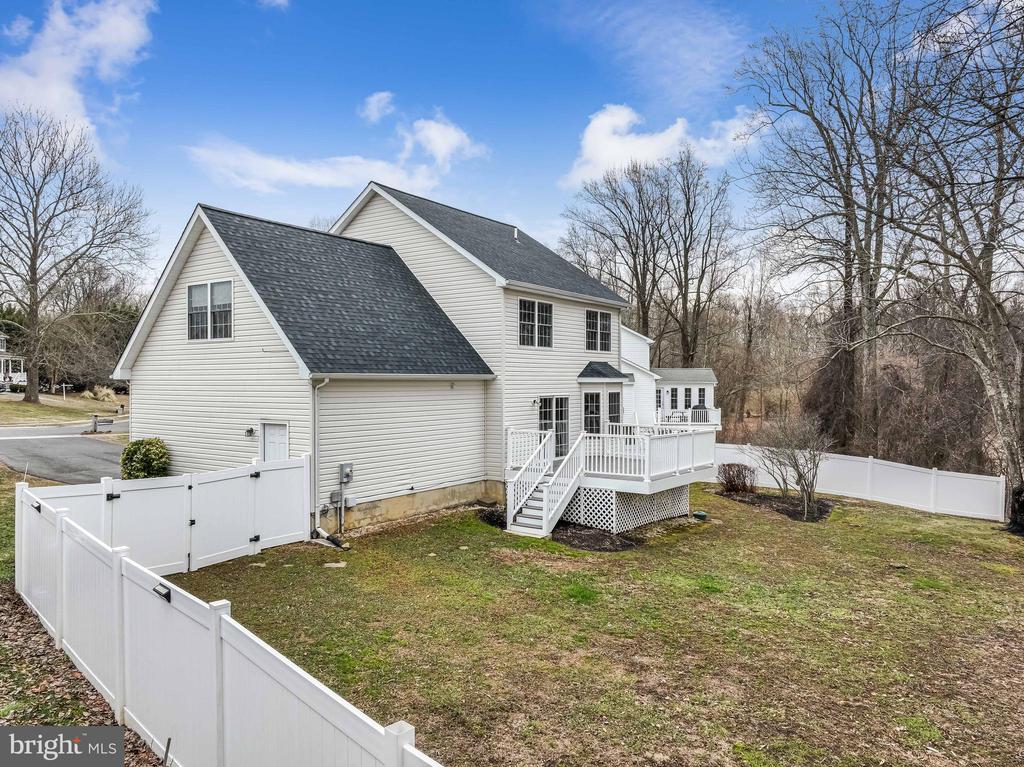 202 AUTUMN LANE
