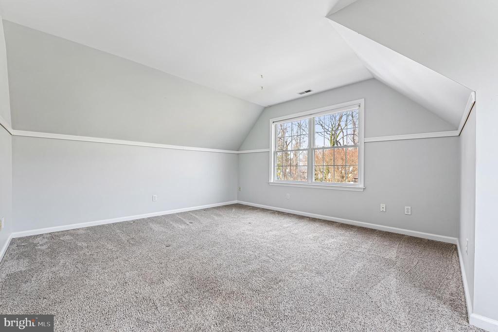202 AUTUMN LANE