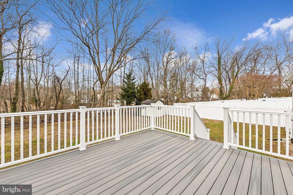 202 AUTUMN LANE