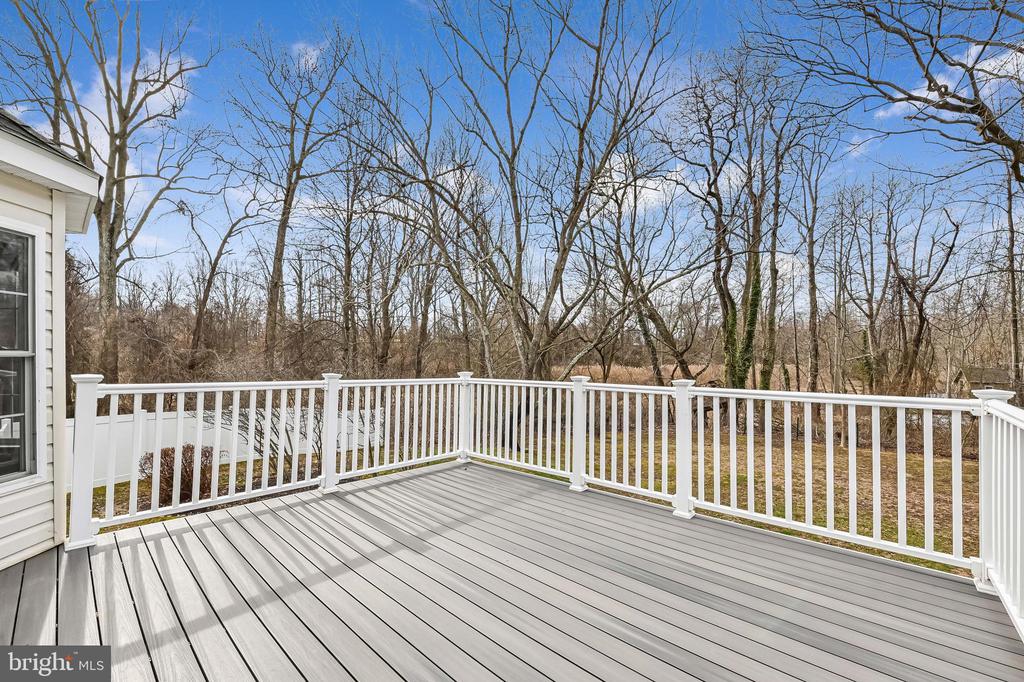 202 AUTUMN LANE