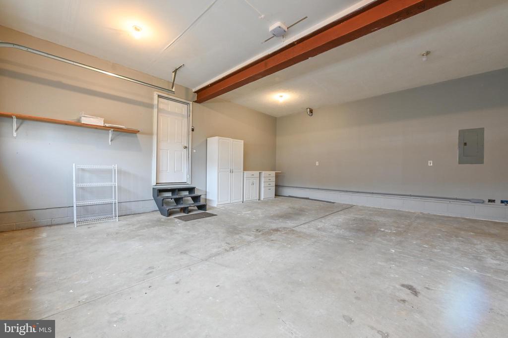 202 AUTUMN LANE