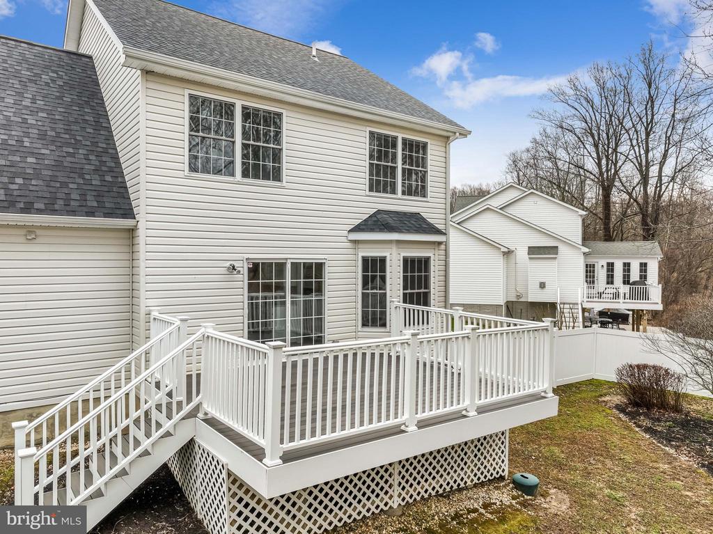 202 AUTUMN LANE
