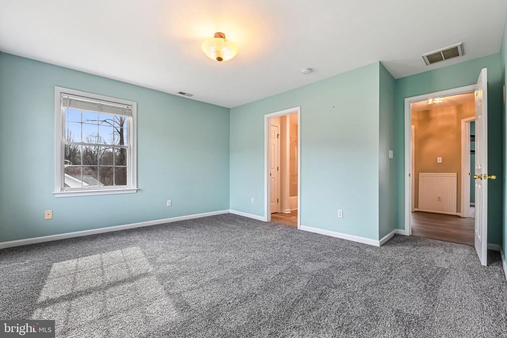 202 AUTUMN LANE