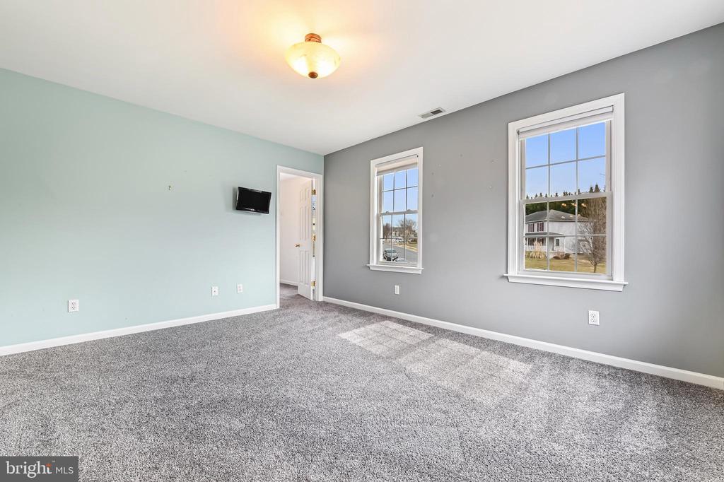 202 AUTUMN LANE
