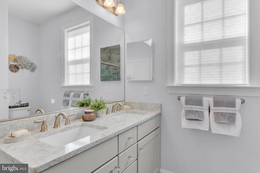 407 MOORINGS CIRCLE Unit: 261