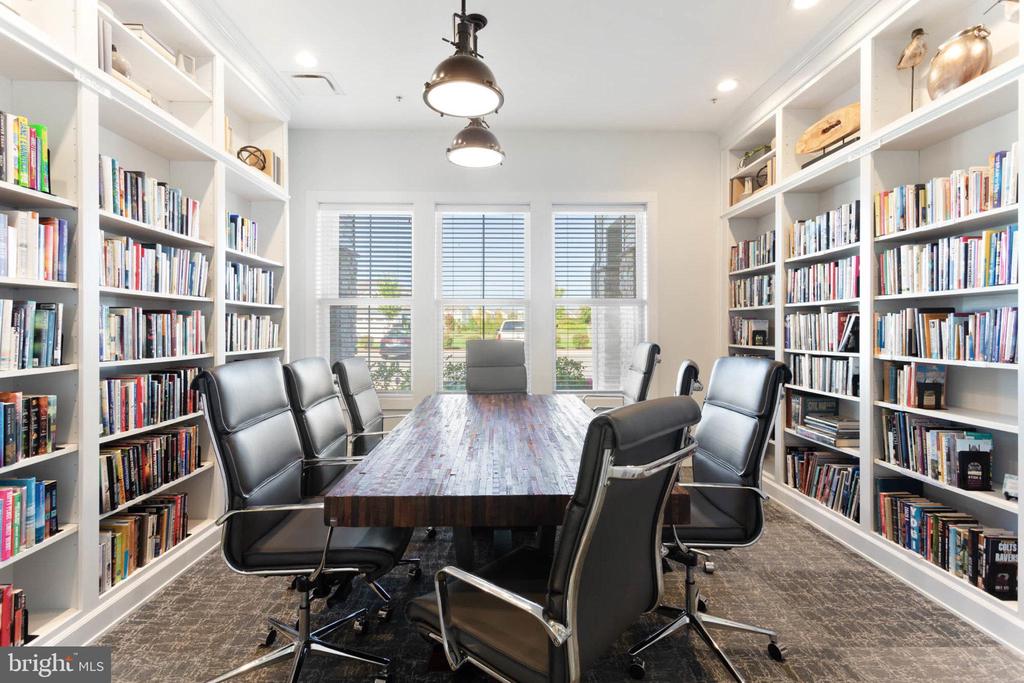 407 MOORINGS CIRCLE Unit: 261