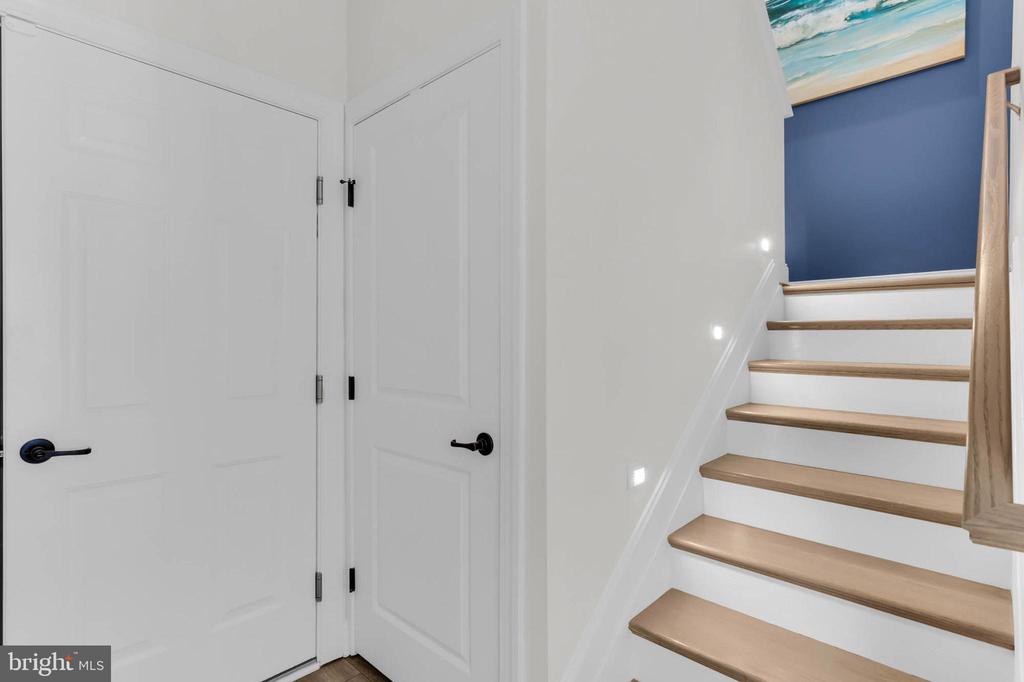 407 MOORINGS CIRCLE Unit: 261