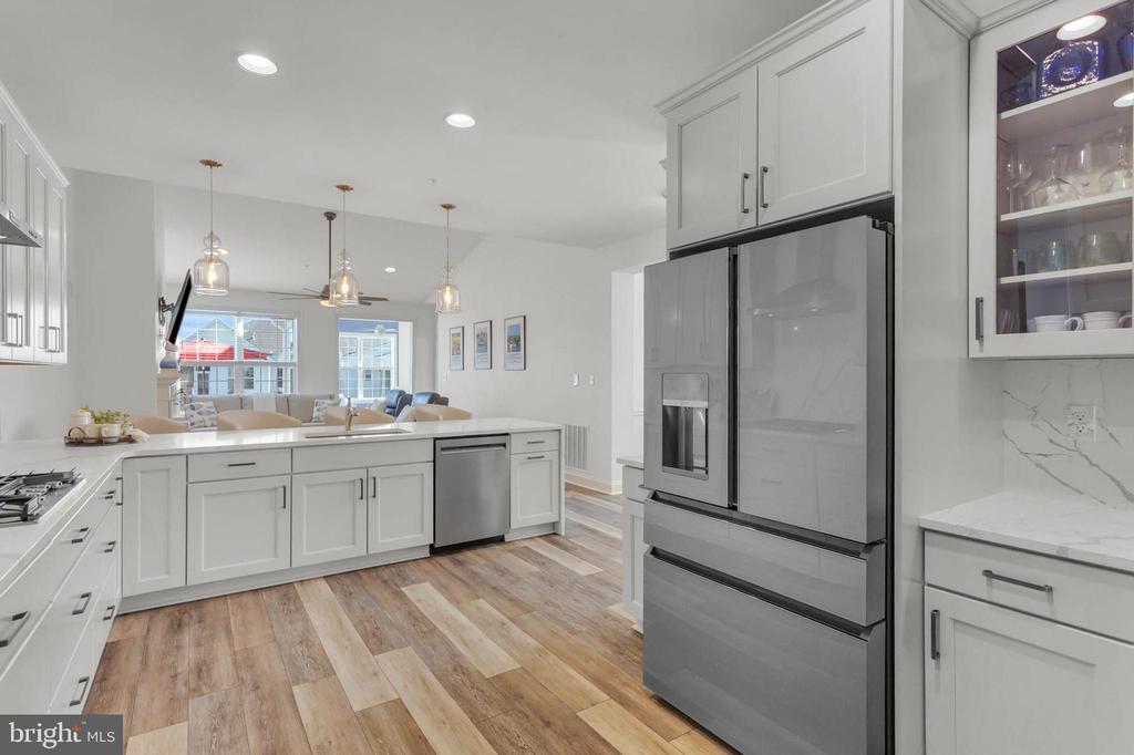407 MOORINGS CIRCLE Unit: 261