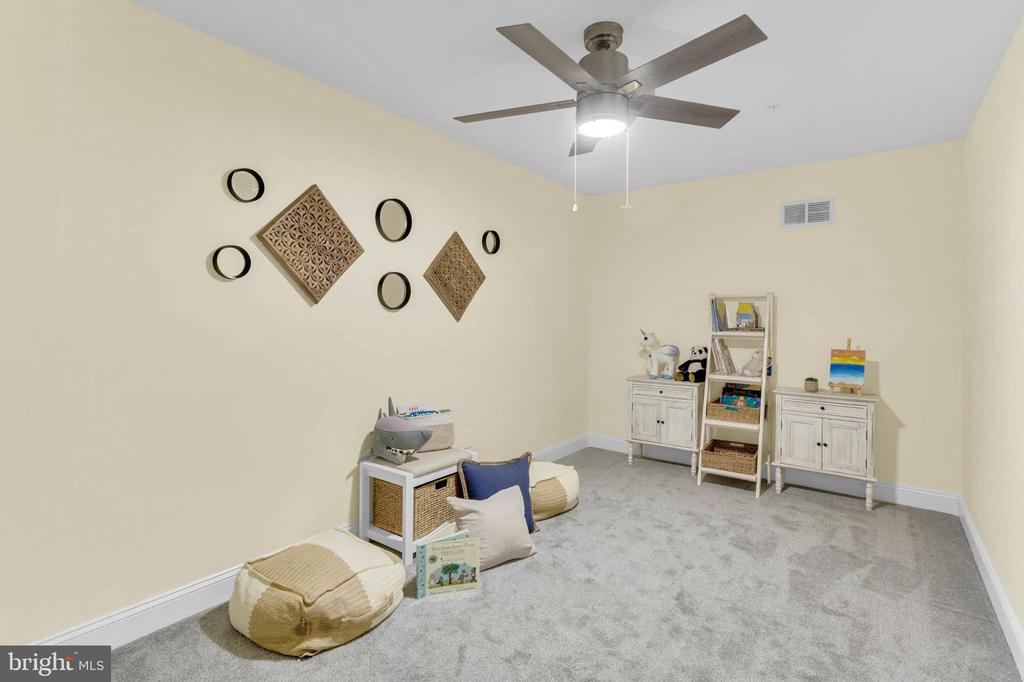 407 MOORINGS CIRCLE Unit: 261