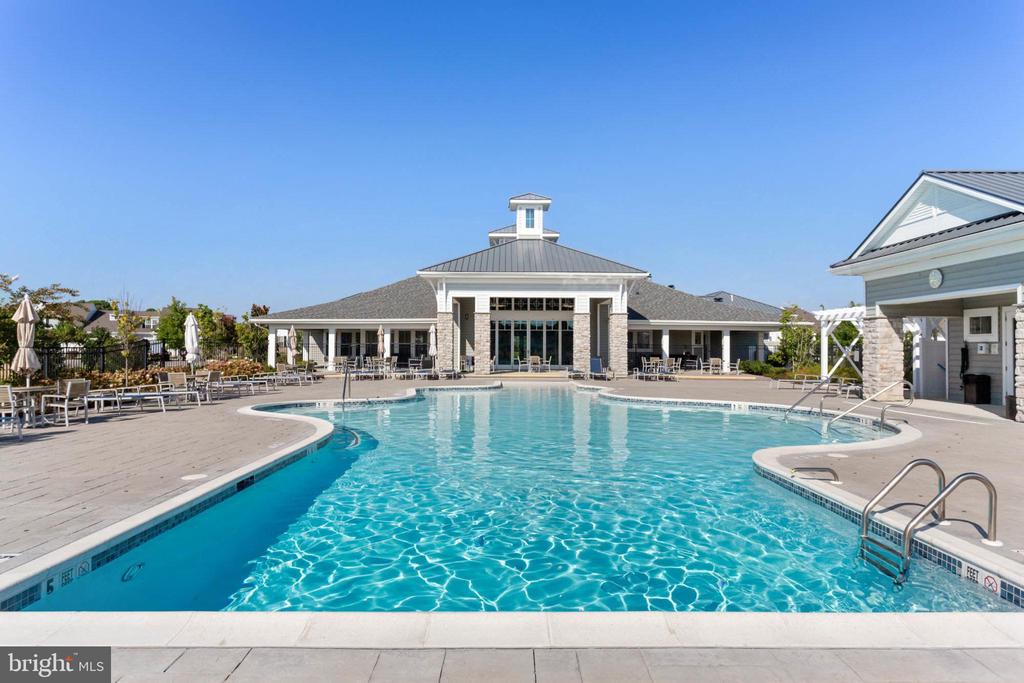 407 MOORINGS CIRCLE Unit: 261