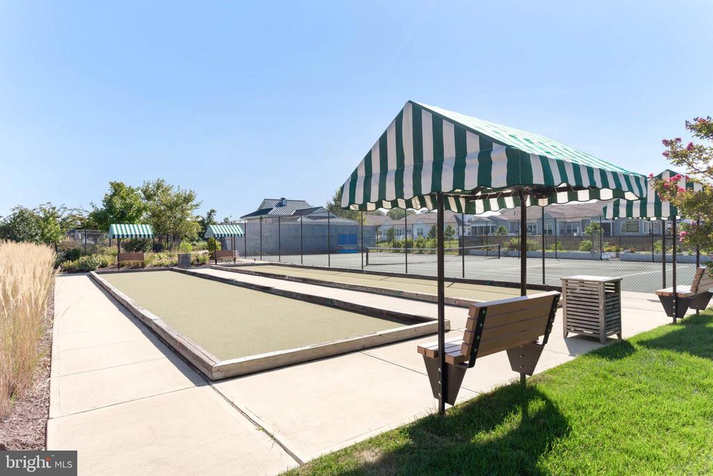 407 MOORINGS CIRCLE Unit: 261