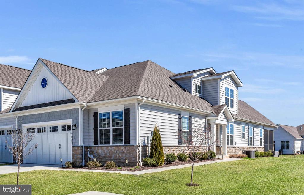 407 MOORINGS CIRCLE Unit: 261