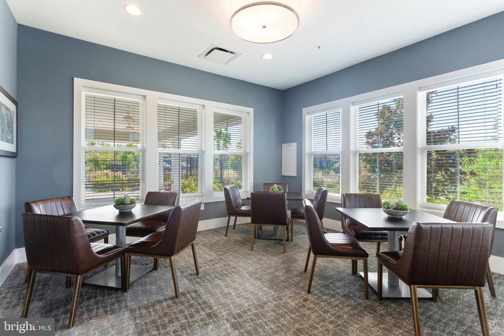 407 MOORINGS CIRCLE Unit: 261