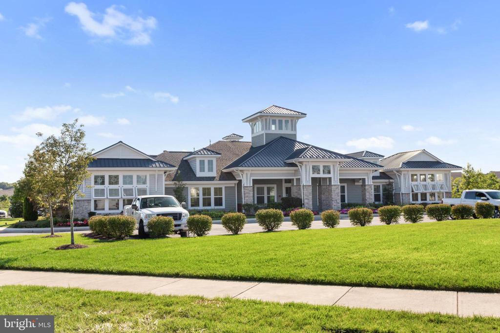 407 MOORINGS CIRCLE Unit: 261