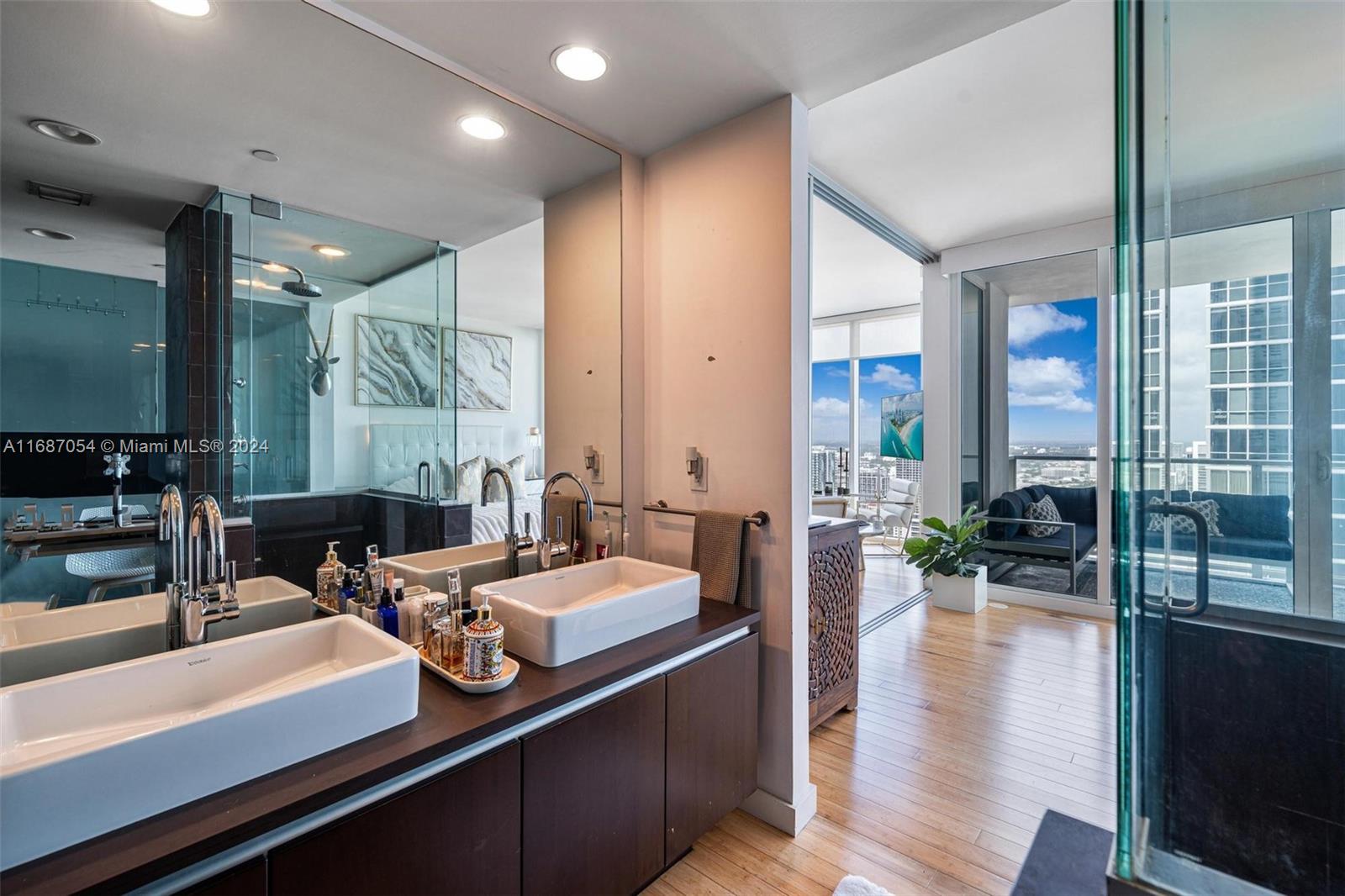 1040 Biscayne Blvd # 3905