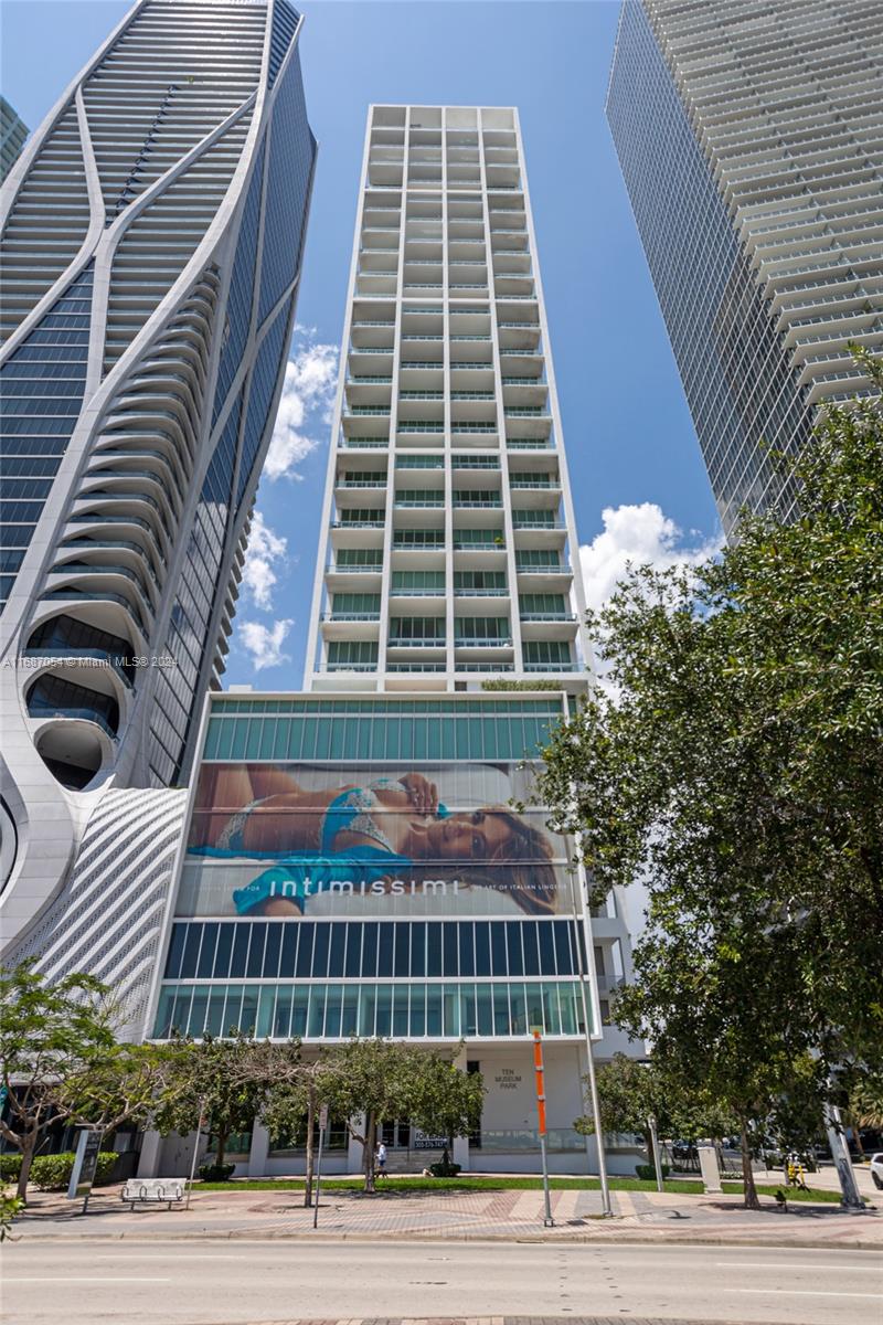 1040 Biscayne Blvd # 3905