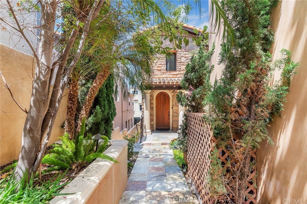 431 Dahlia Avenue 1/2