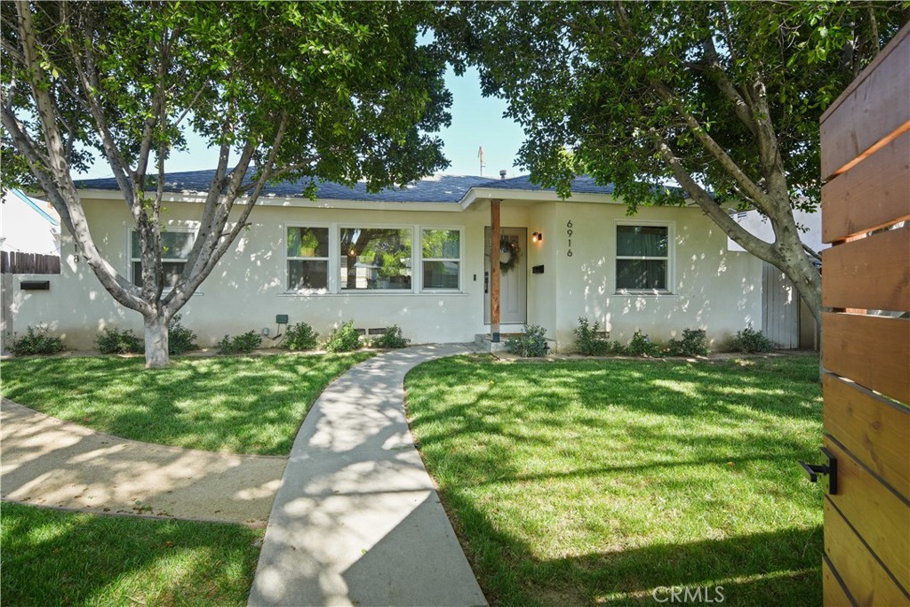 6916 Winnetka Avenue