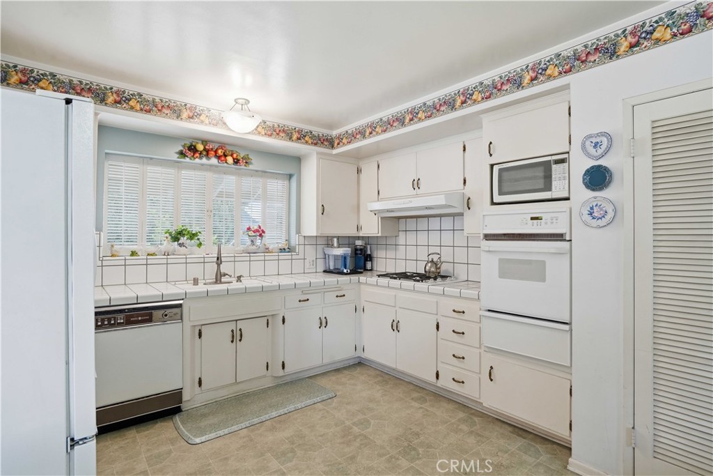 14951 Gilmore