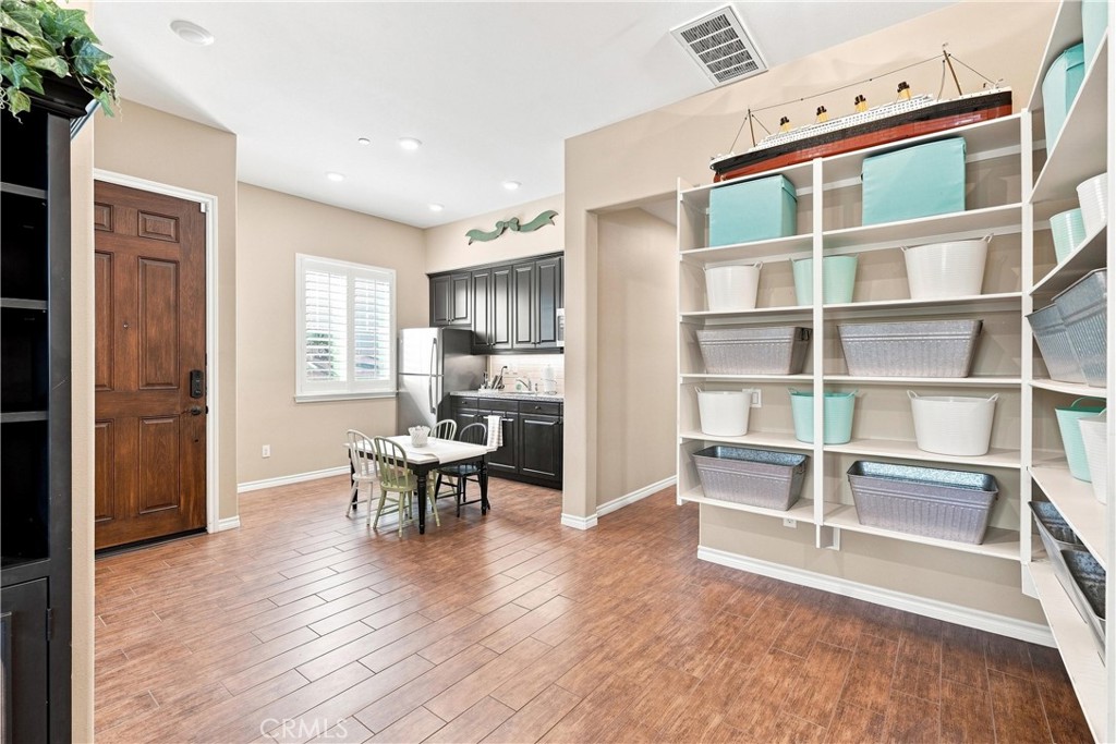 22389 Midtown Court