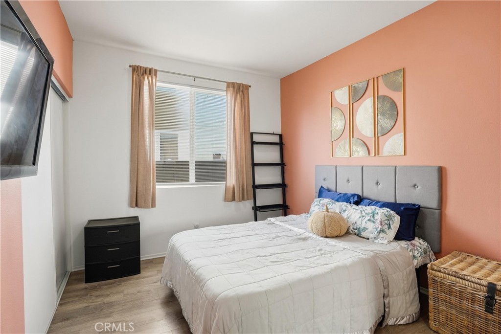 1325 W Avenue H6