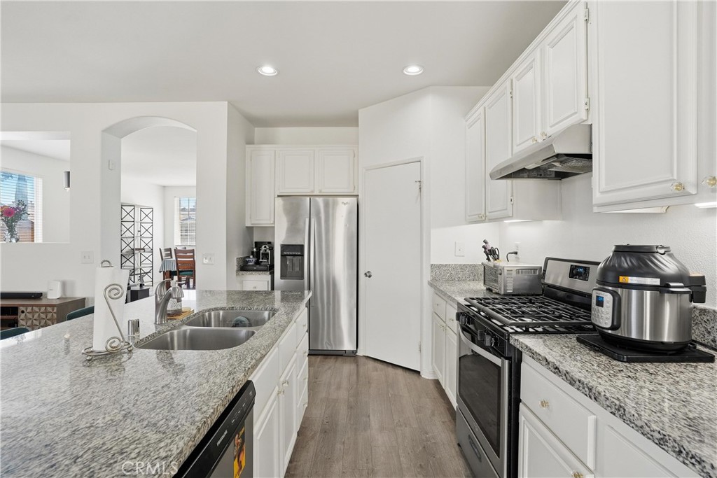 1325 W Avenue H6