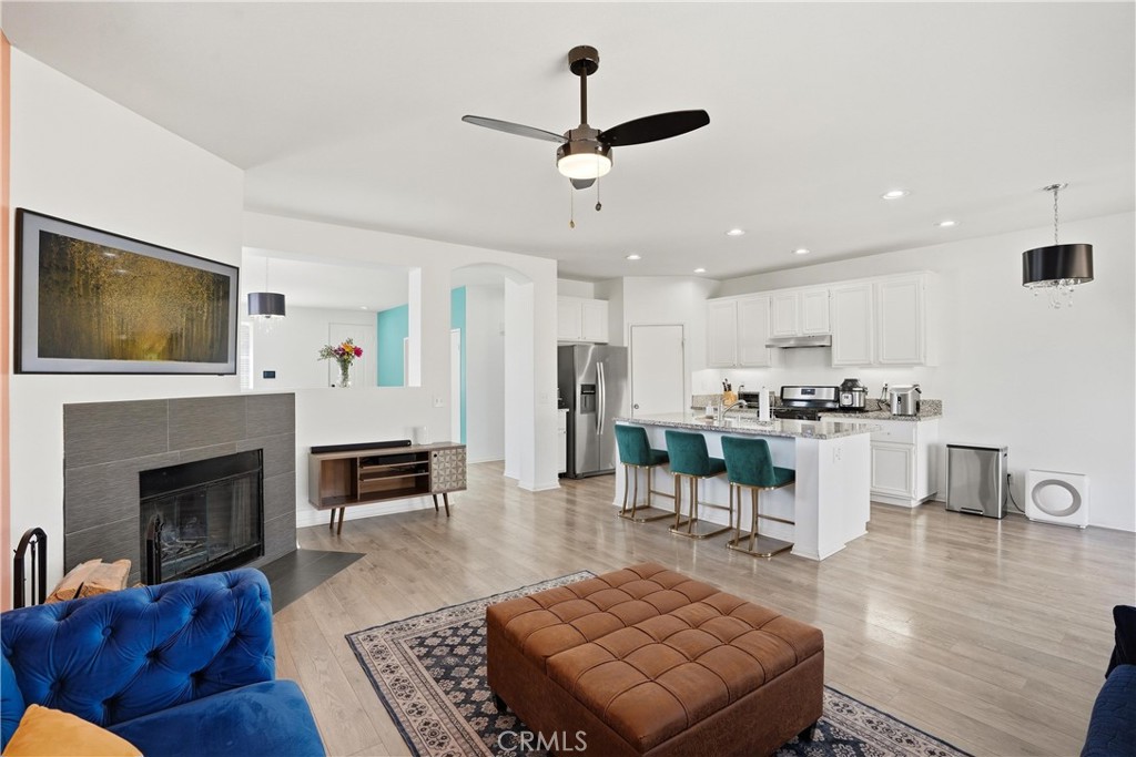 1325 W Avenue H6