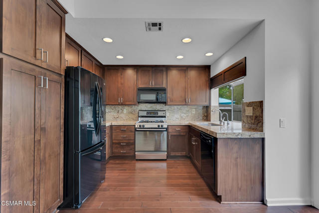 1032 Amberton LN