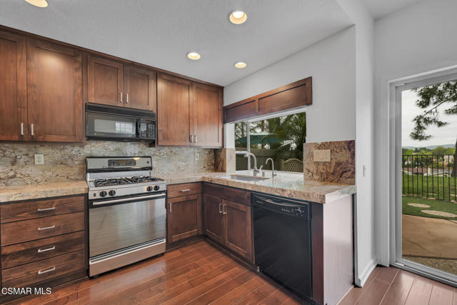 1032 Amberton LN