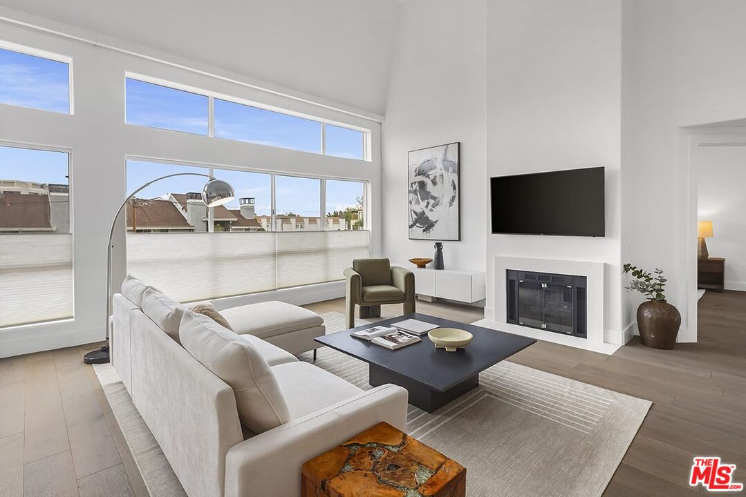 11690 MONTANA AVE Unit: PH303