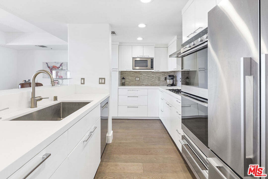 11690 MONTANA AVE Unit: PH303