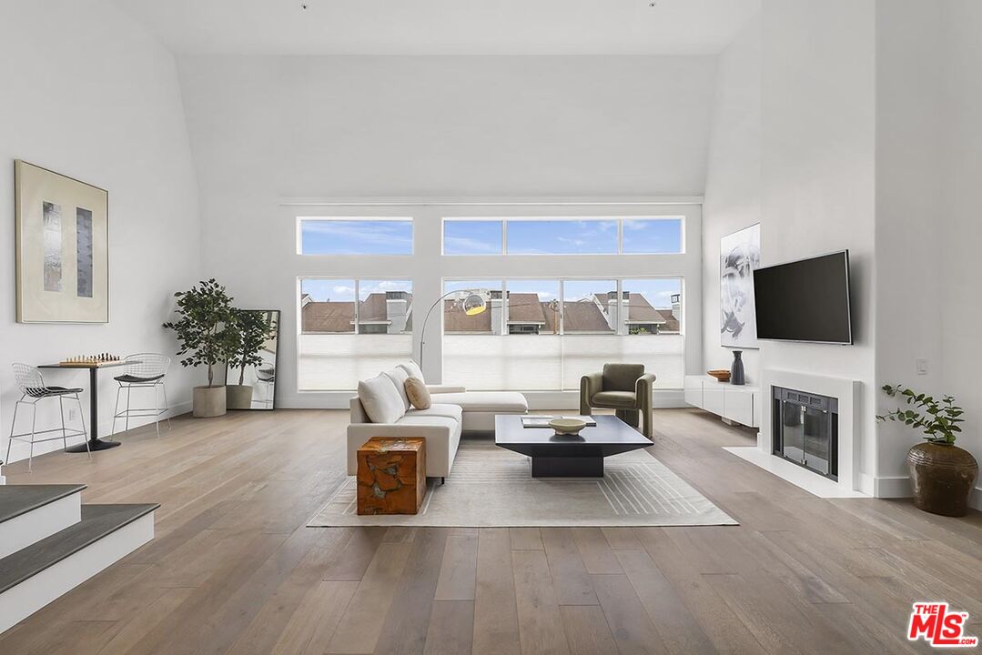 11690 MONTANA AVE Unit: PH303