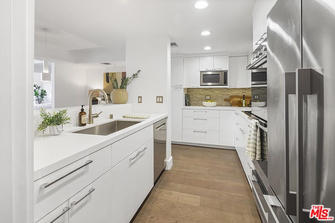 11690 MONTANA AVE Unit: PH303