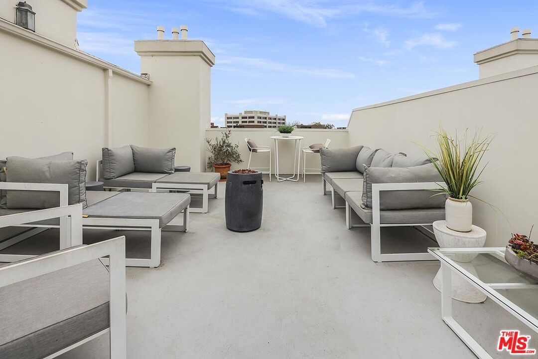 11690 MONTANA AVE Unit: PH303