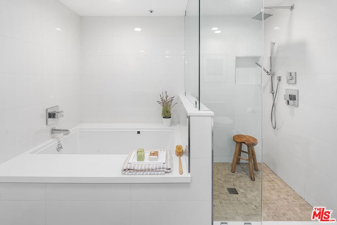 11690 MONTANA AVE Unit: PH303