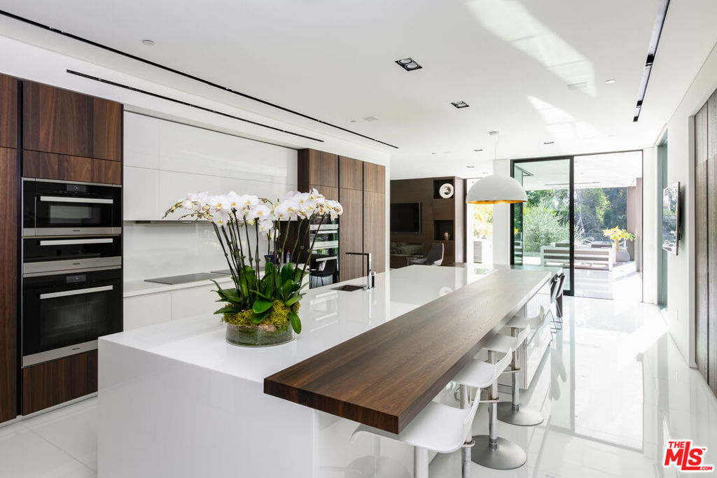 1231 Lago Vista Drive