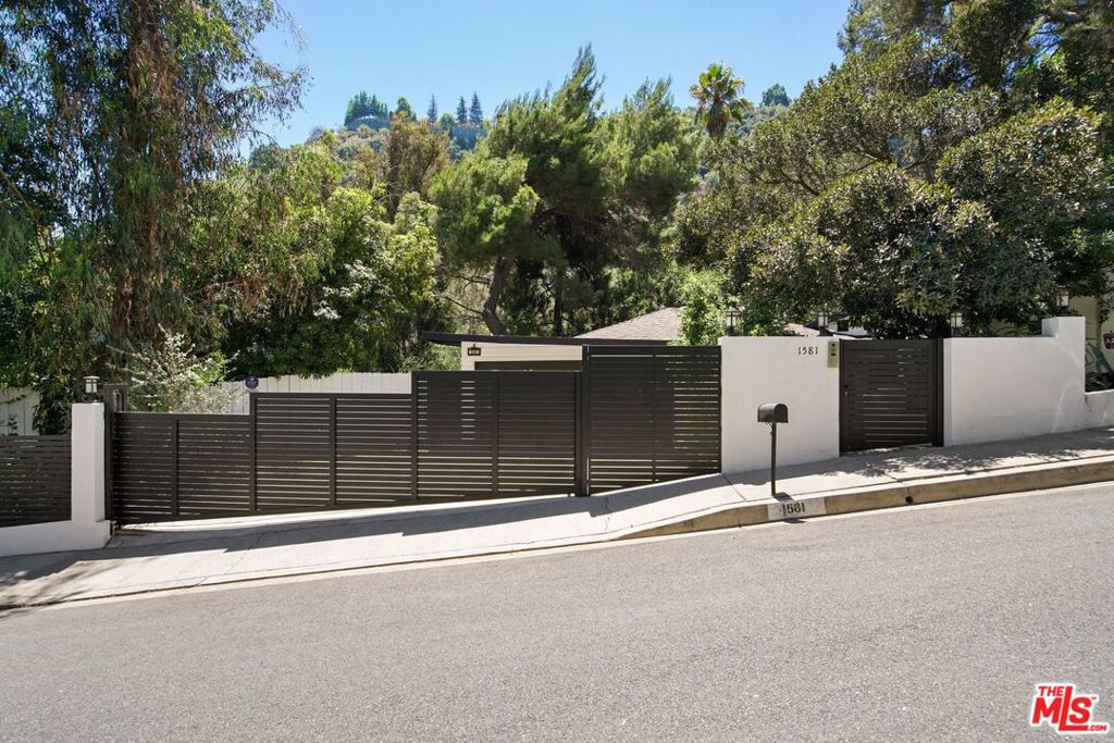 1581 Clear View Drive