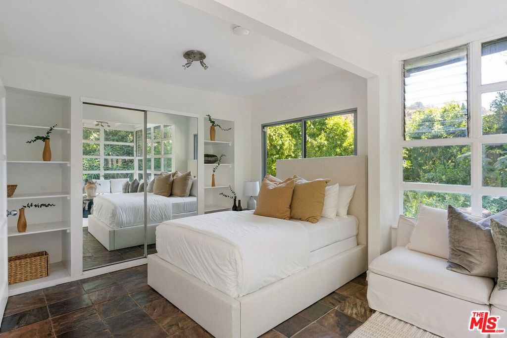 1581 Clear View Drive