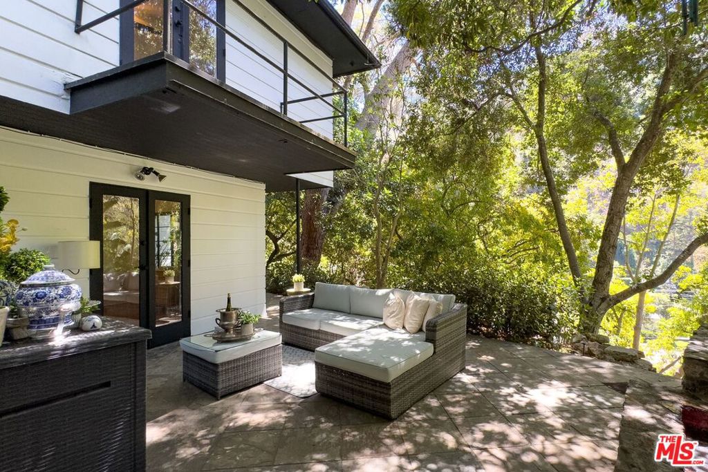 1581 Clear View Drive