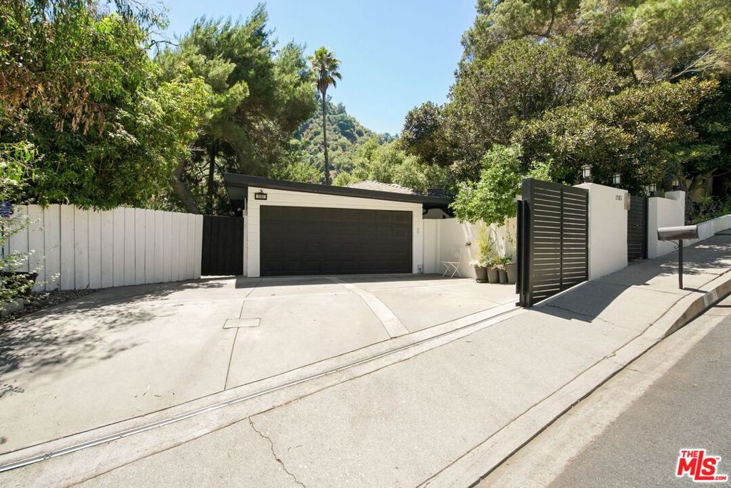 1581 Clear View Drive