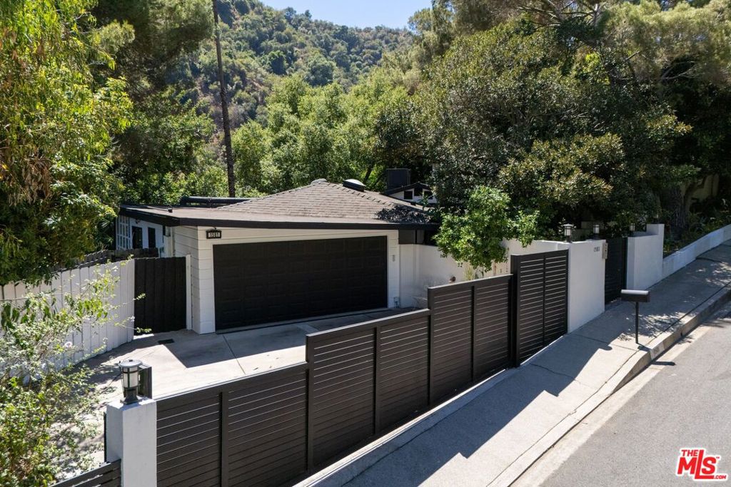 1581 Clear View Drive