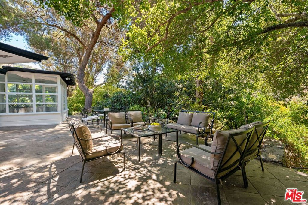 1581 Clear View Drive