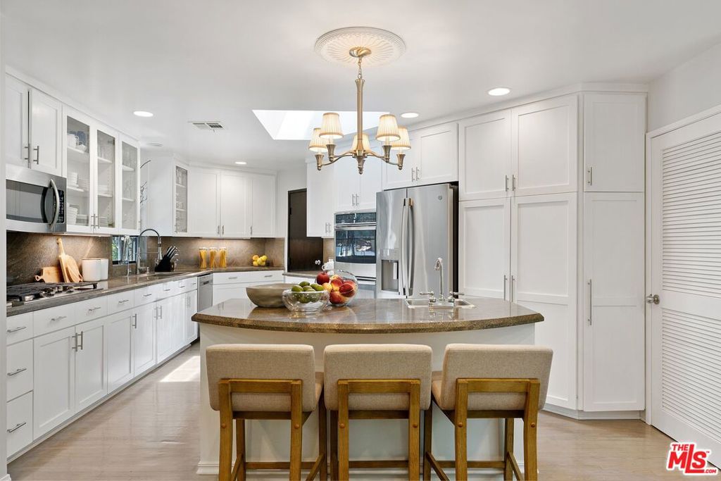 1581 Clear View Drive